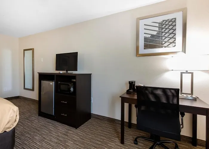 Hotel Quality & I-24 4*