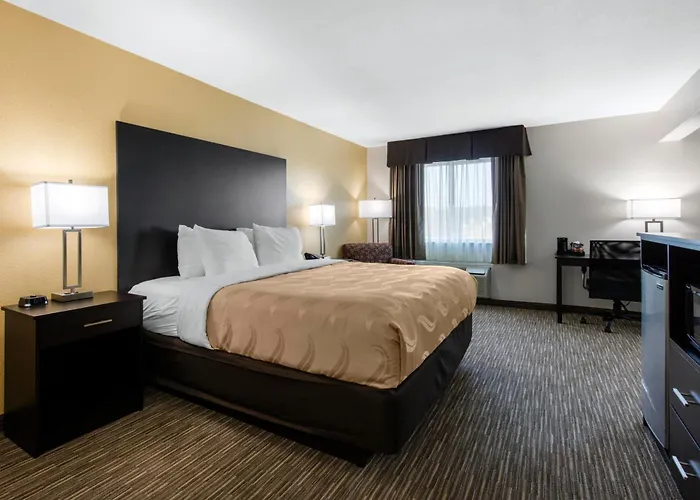 Hotel Quality & I-24 4*